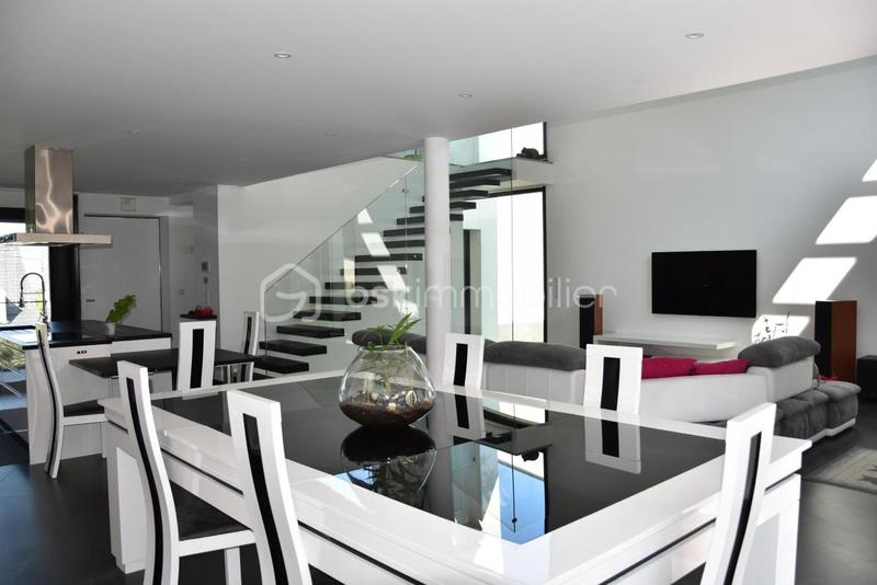 Maison d'architecte - 264 m² - 7 pièces