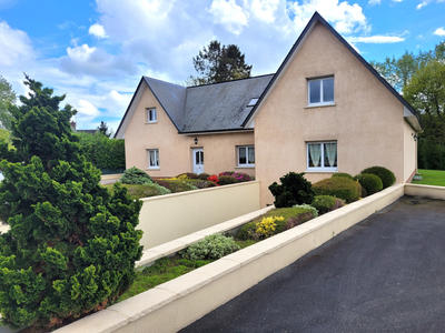 Maison - 235 m² - 8 pièces