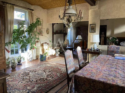 Maison - 281 m² - 9 pièces