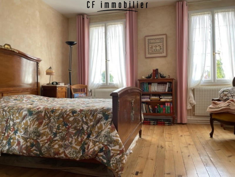 Maison - 210 m² - 8 pièces