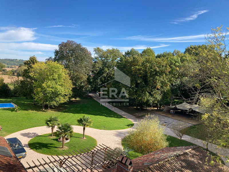 Maison - 480 m² - 14 pièces