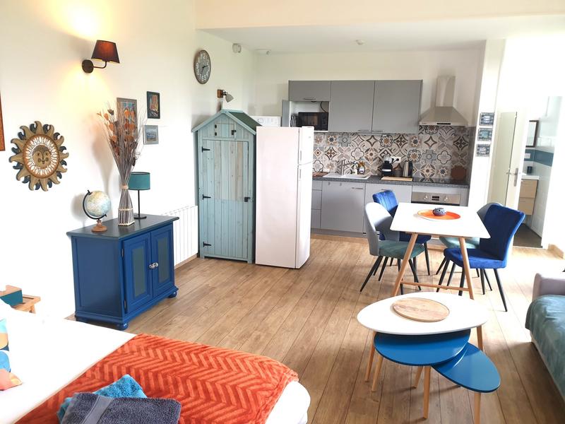 Maison - 1 700 m² - 75 pièces