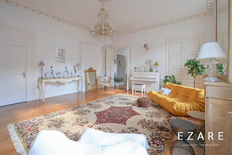 Appartement - 202 m² - 6 pièces