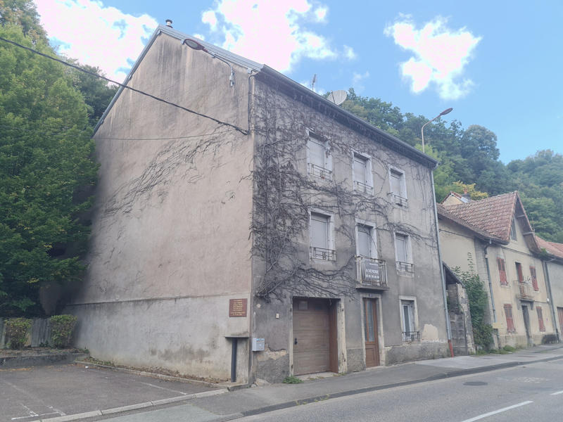 Maison - 220 m² - 8 pièces