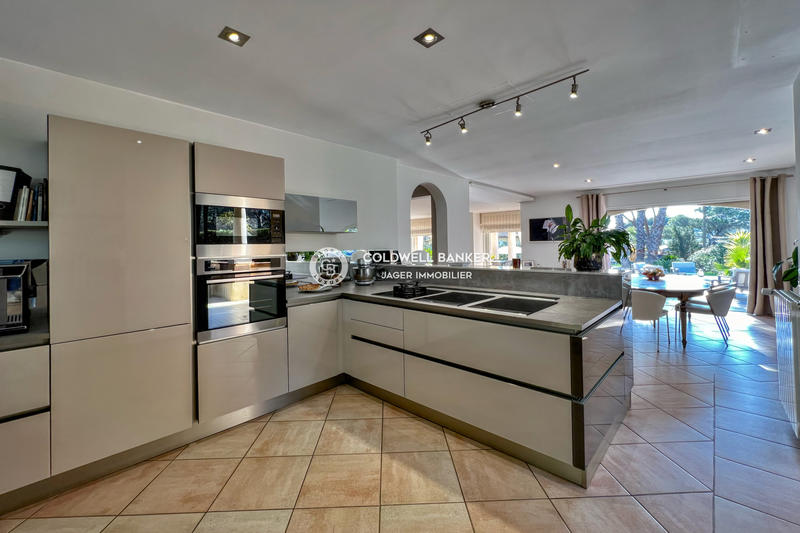 Villa - 223 m² - 5 pièces