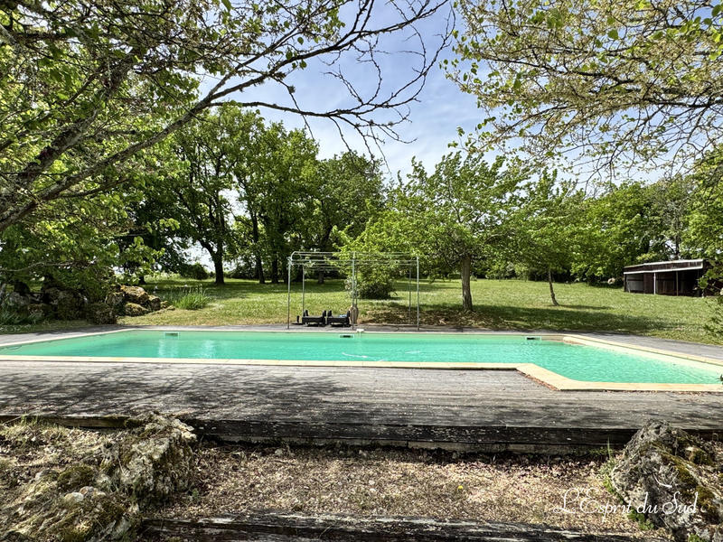 Maison - 325 m² - 16 pièces