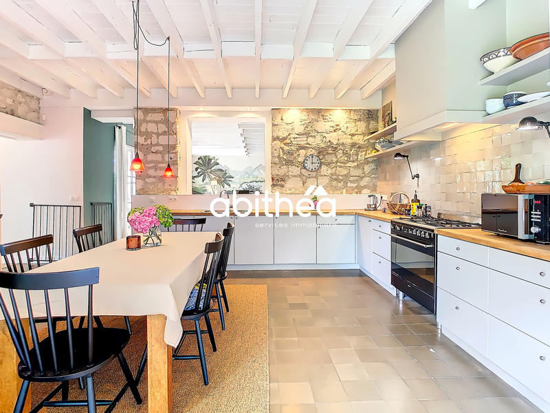 Maison - 250 m² - 8 pièces