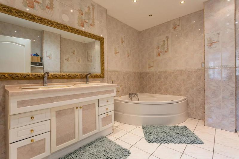 Maison - 191 m² - 9 pièces