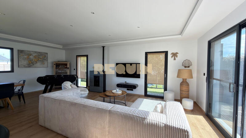 Maison - 270 m² - 10 pièces