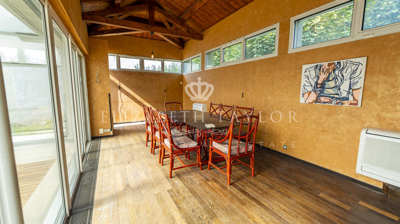 Propriété - 851 m² - 14 pièces