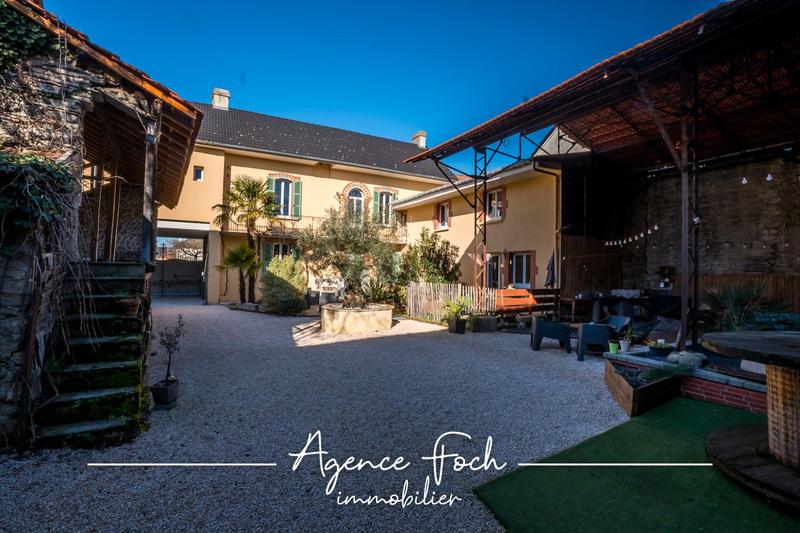 Maison ancienne - 240 m² - 7 pièces