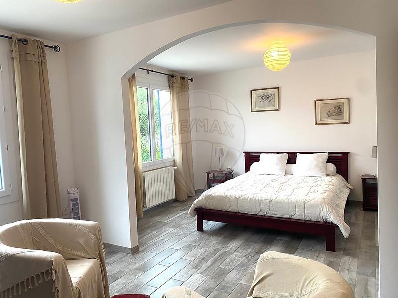 Propriété - 325 m² - 6 pièces