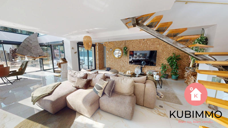 Maison - 207 m² - 6 pièces