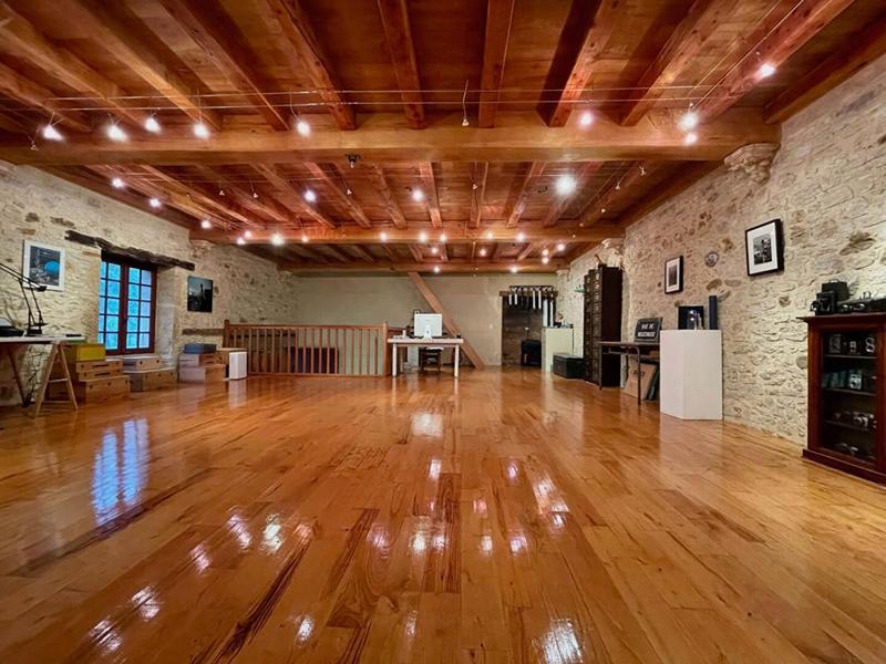 Maison - 326 m² - 13 pièces