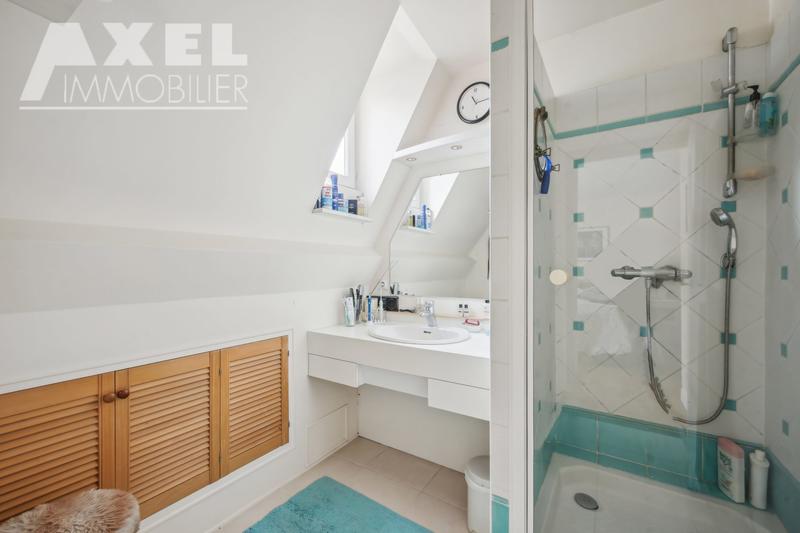 Maison - 212 m² - 6 pièces