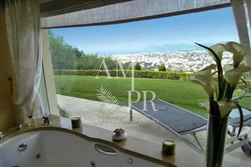 Villa - 300 m² - 8 pièces