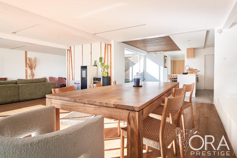 Maison contemporaine - 208 m² - 8 pièces