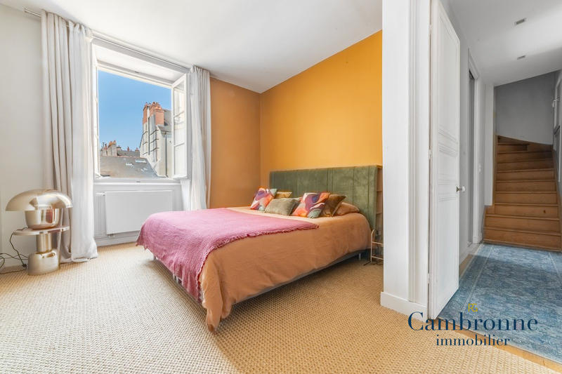 Appartement - 249 m² - 8 pièces