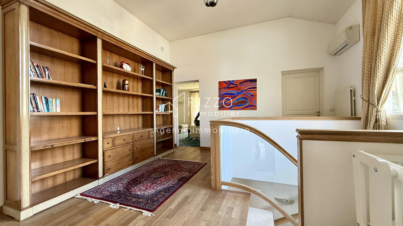 Maison - 418 m² - 12 pièces