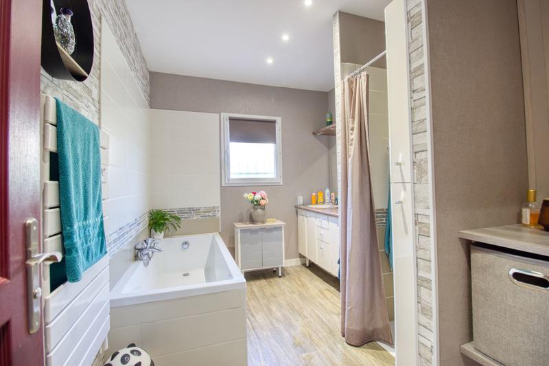 Maison - 137 m² - 5 pièces