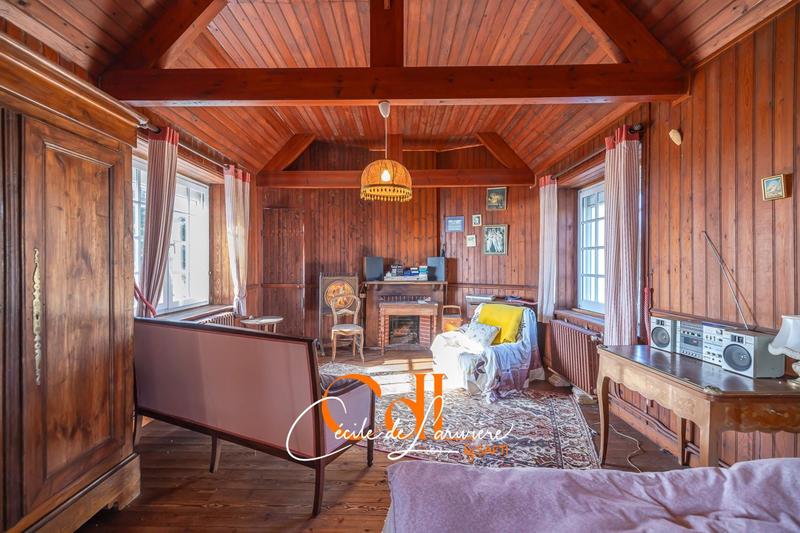 Maison - 240 m² - 8 pièces