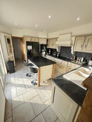 Maison - 200 m² - 8 pièces