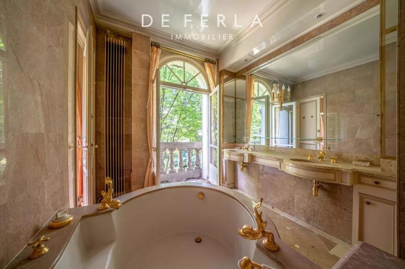 Appartement - 262 m² - 6 pièces