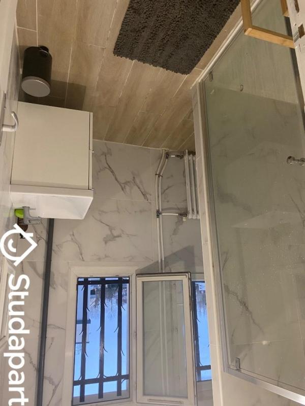 Chambre - 150 m² - 1 pièce