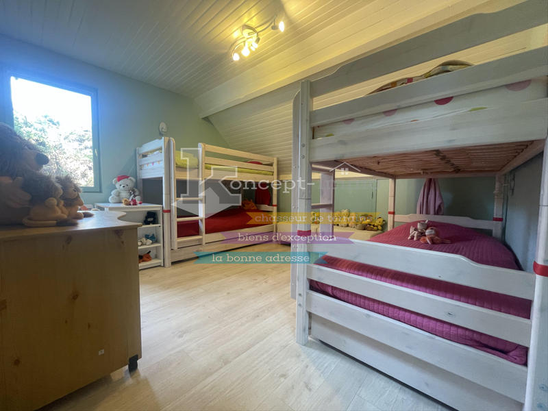 Pavillon - 211 m² - 9 pièces