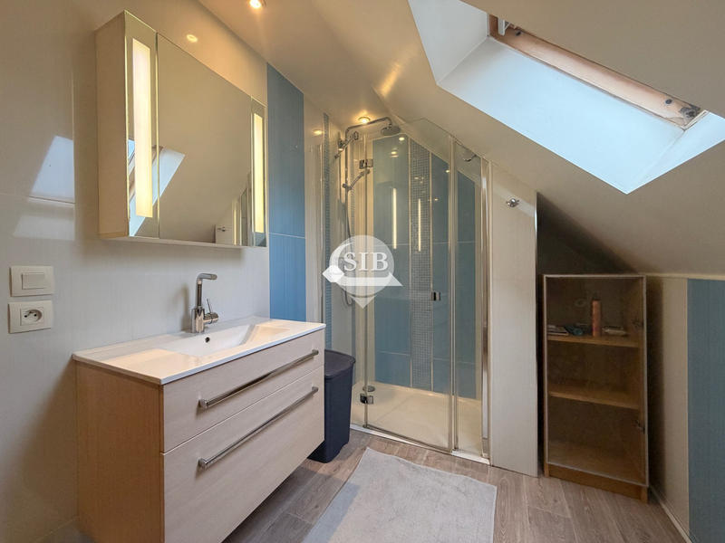 Maison traditionnelle - 122 m² - 6 pièces