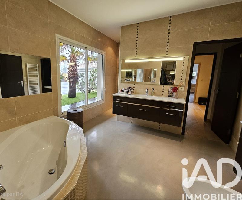 Maison - 251 m² - 5 pièces