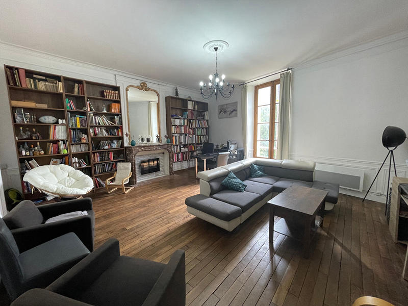 Maison - 230 m² - 8 pièces