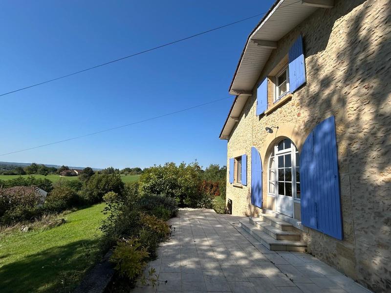 Maison ancienne - 209 m² - 7 pièces