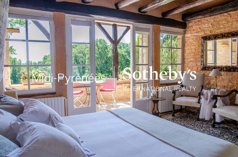 Maison de maîtres - 320 m² - 14 pièces