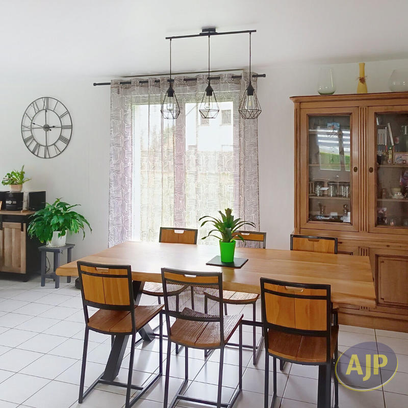 Maison - 110 m² - 6 pièces