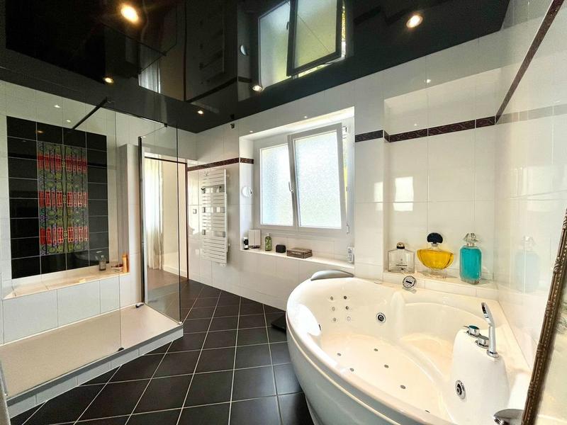 Maison - 272 m² - 7 pièces