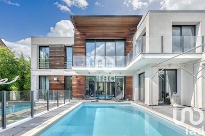 Maison - 343 m² - 9 pièces