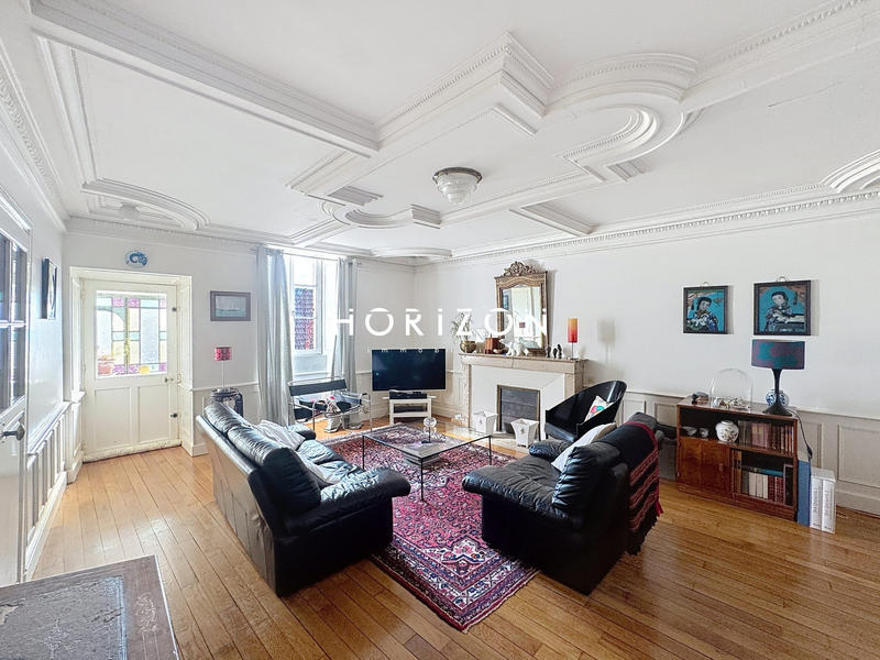 Maison ancienne - 266 m² - 10 pièces