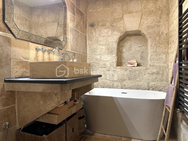 Maison - 240 m² - 7 pièces