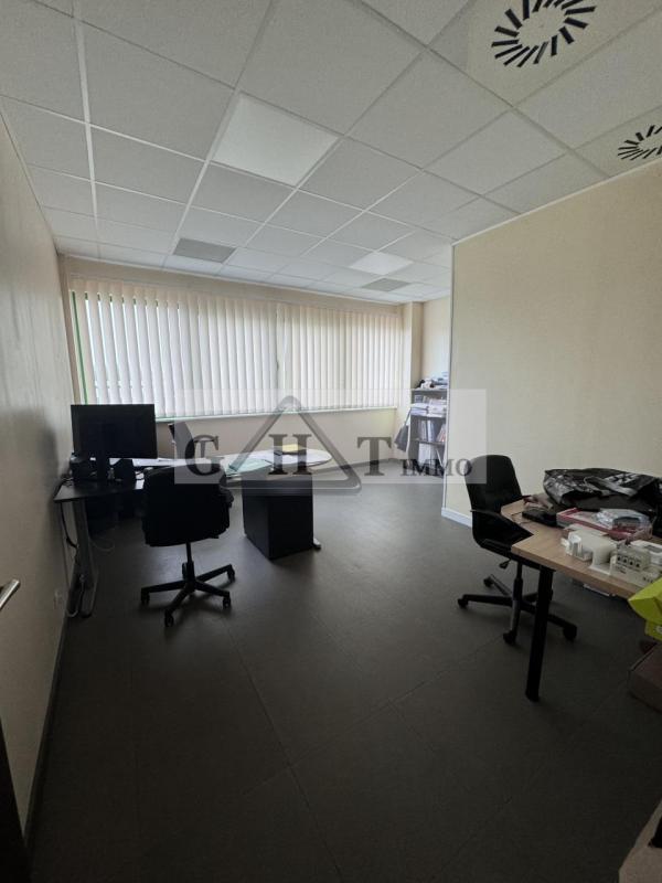 Entrepôt - 1 500 m²