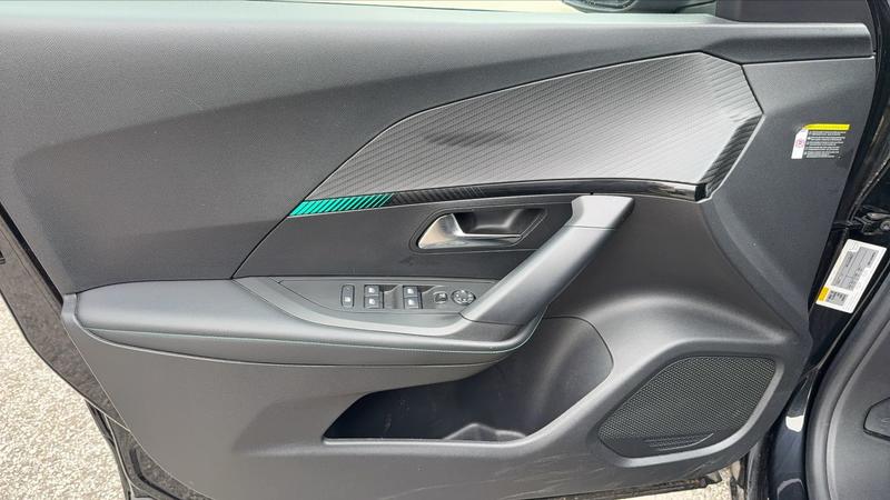 Peugeot 2008 II 1.2 PureTech 130 Eat8 Allure - Automatique Entretien constructeur