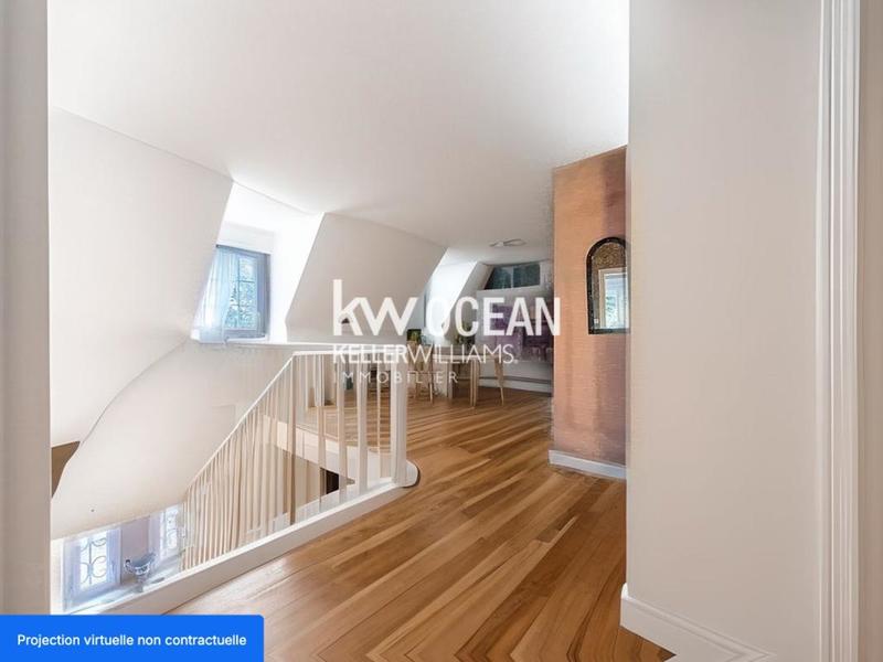 Maison - 213 m² - 8 pièces