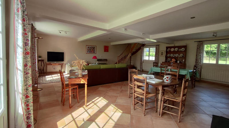 Maison - 242 m² - 7 pièces