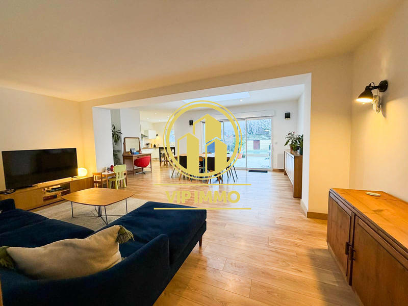 Maison - 142 m² - 8 pièces