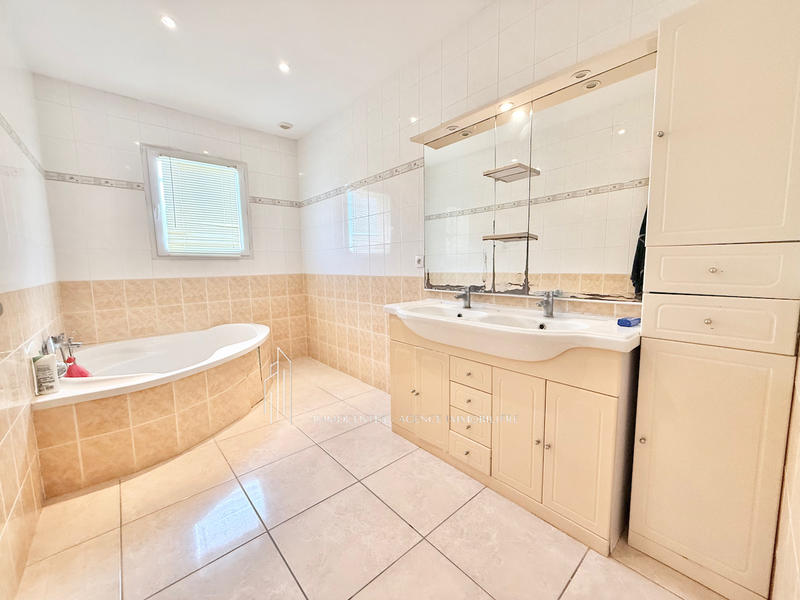 Maison - 144 m² - 6 pièces