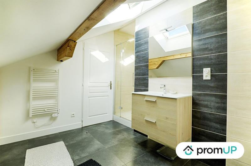 Maison - 170 m² - 9 pièces