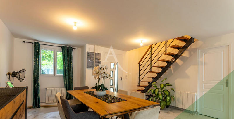 Maison - 104 m² - 6 pièces