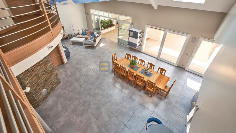 Maison - 520 m² - 10 pièces