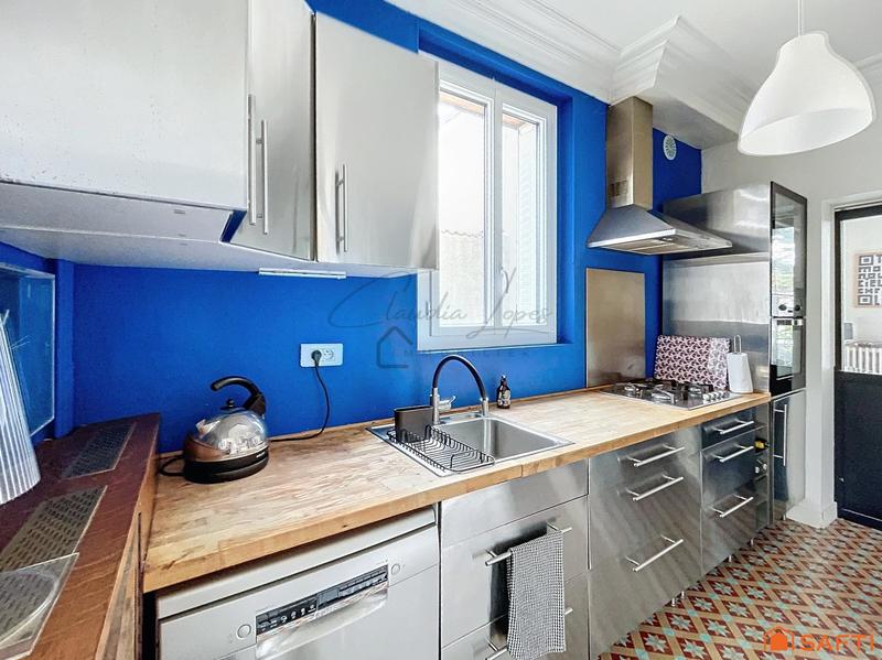 Maison - 143 m² - 9 pièces