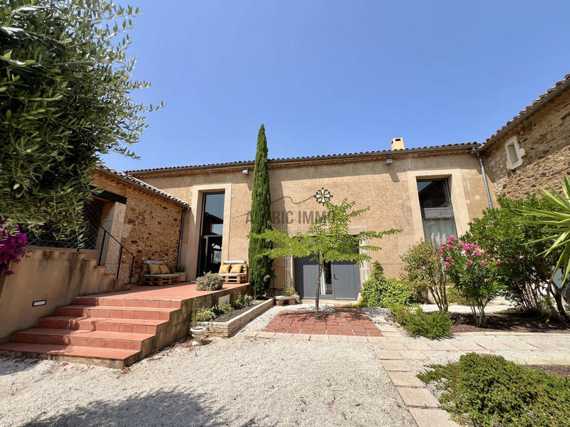 Propriété - 580 m² - 18 pièces